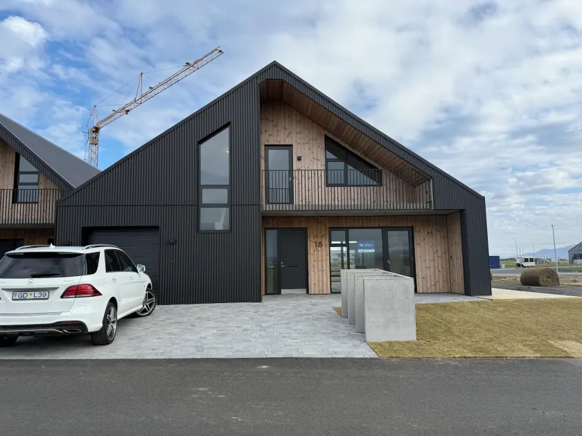 Charming Holiday House in Álftarnes Iceland With Scenic Views - Image 1