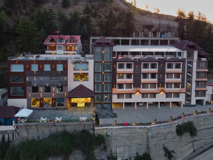 Alpine Holiday Inn, Kufri, Shimla - Image 1