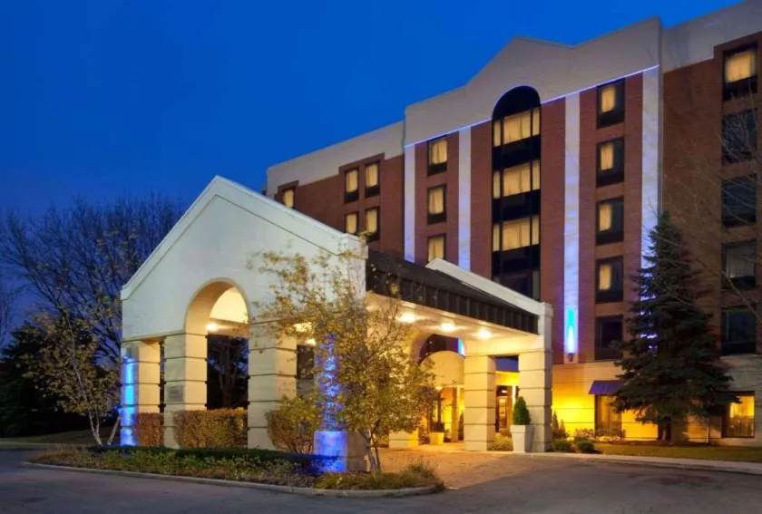 Radisson Hotel Schaumburg - Image 1