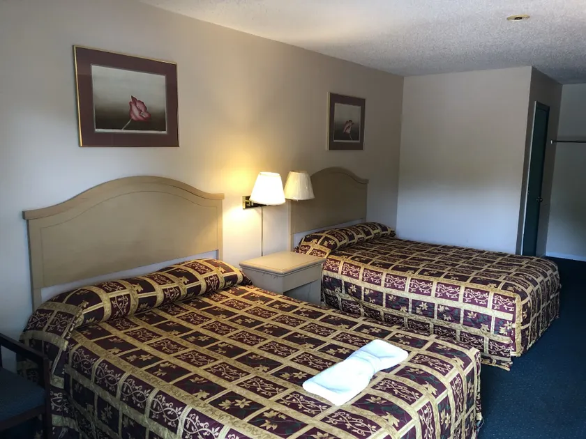Red Maple Inn - Image 1
