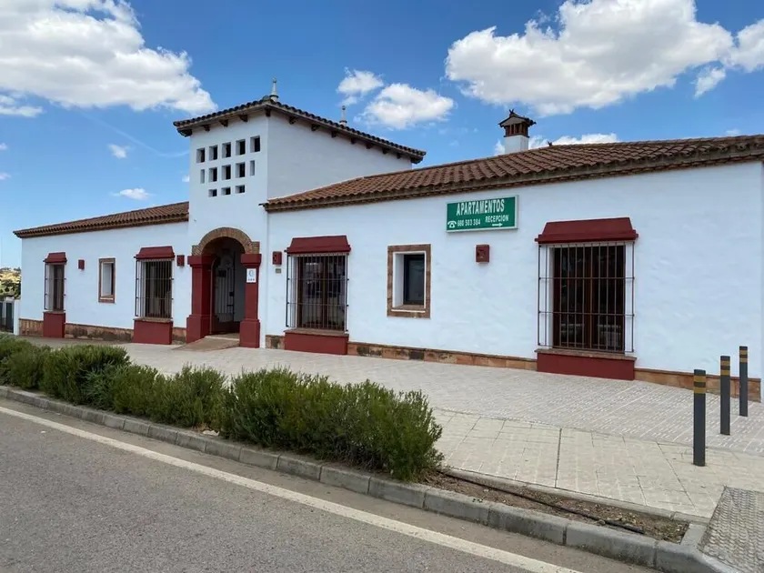 Apartamentos Turísticos - Hostal Los Alisos - Image 1