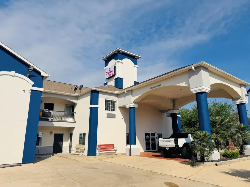  Crystal Inn - Garth Rd - Image 1