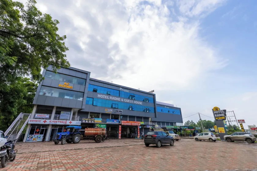 Hotel Radhe - Image 1