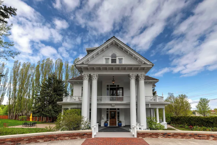 The Gibson Mansion Bed and Breakfast - Image 1