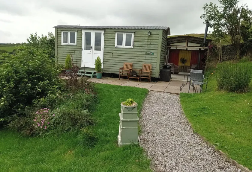 The Journeyman Luxury Shepherds Hut - Image 1