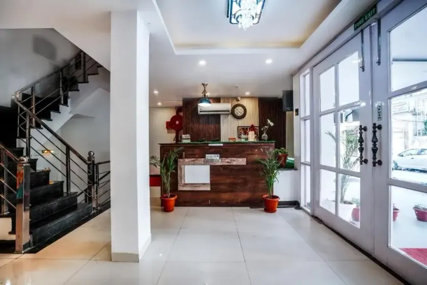 HOTEL ALMOND - Lobby