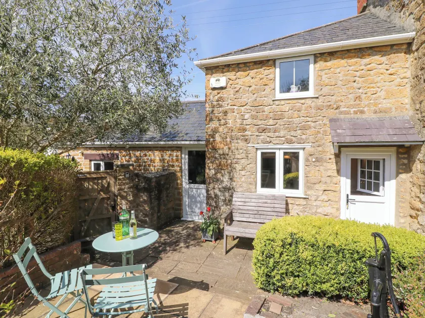 Tiddlers Cottage - Image 1