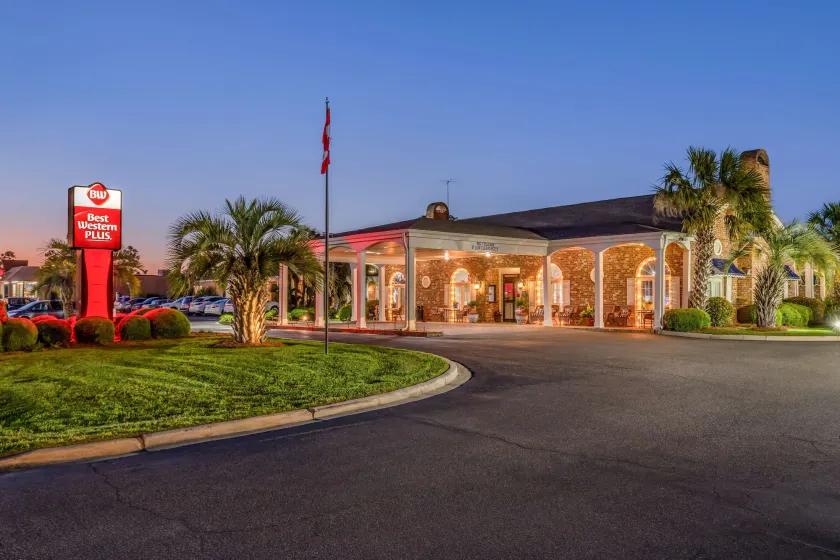 Best Western PLUS Santee Inn - Image 1