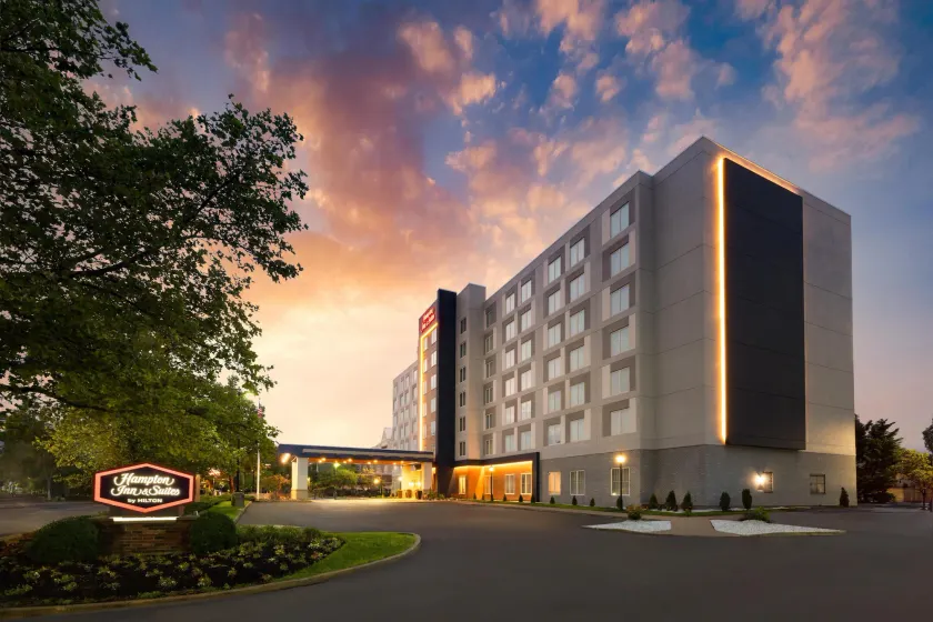 Hampton Inn & Suites Newark Airport Elizabeth - Image 1