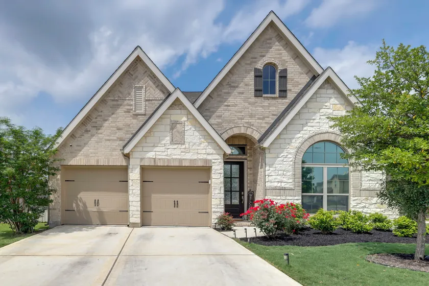 10 Min From Austin! High-end Home w/ Nice Backyard - Image 1