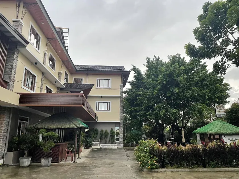 Sarojus Farmview Hotel - Image 1