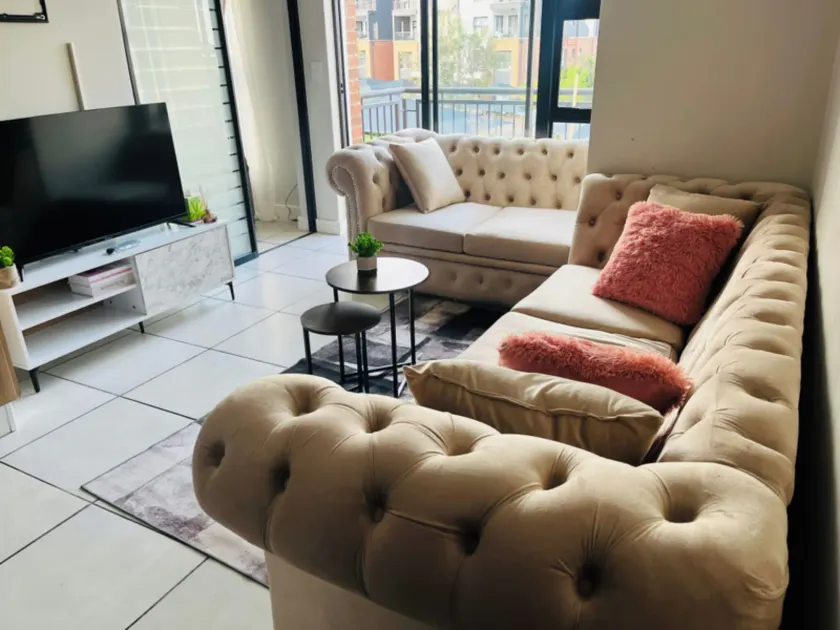 Cozy Pretoria Apartment with City Garden Views - Image 1