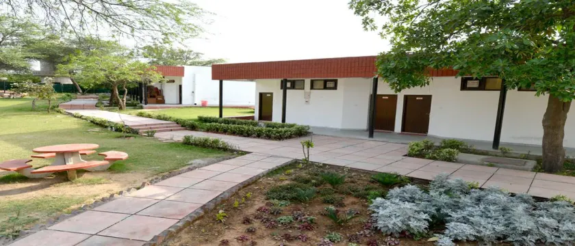 Lake View Huts and Resort - Image 1