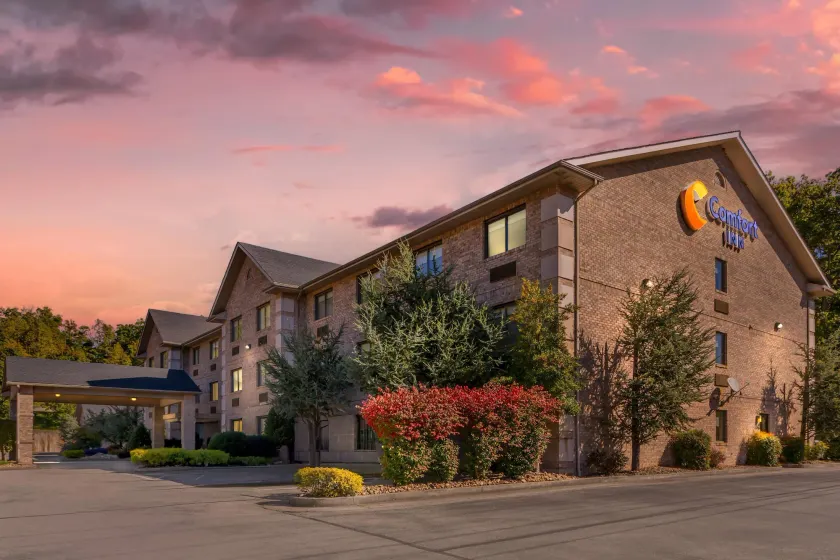 Comfort Inn Huntington near University area - Image 1