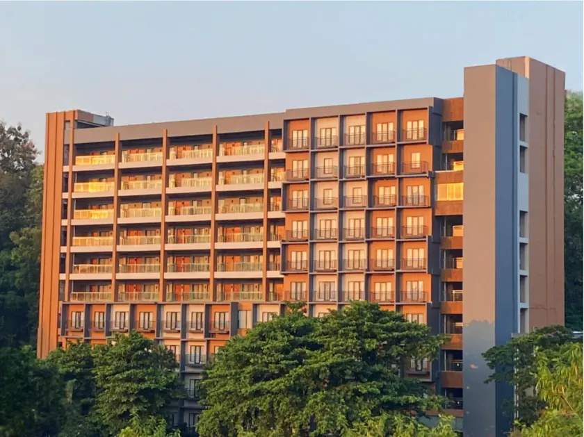 Oak Tree Emerald Hotel & Coventions Semarang - Image 1