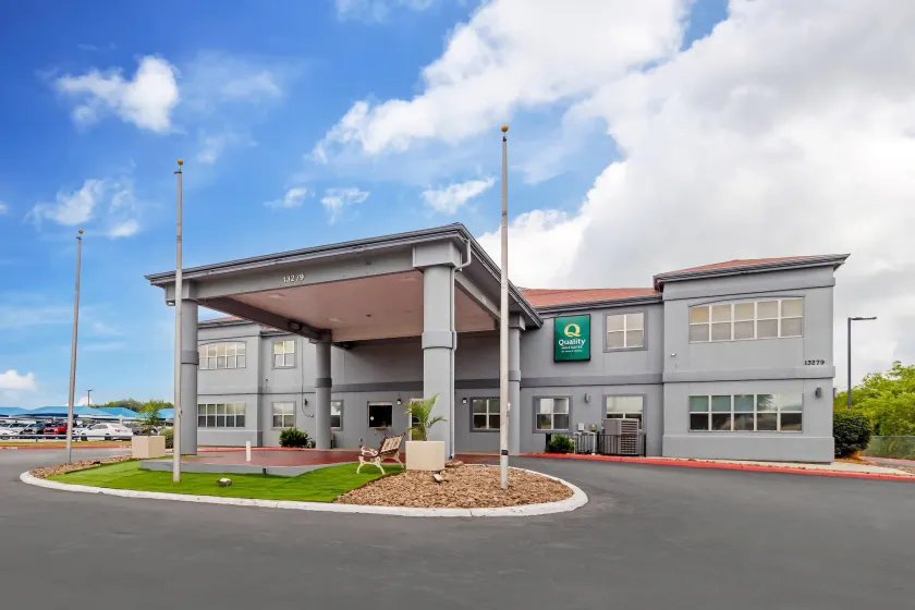 Quality Inn & Suites Near Six Flags and Medical Center - Image 1