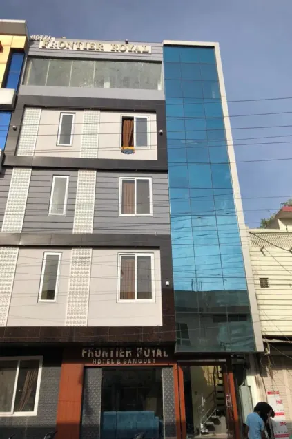 Hotel Frontier Royal - Image 1