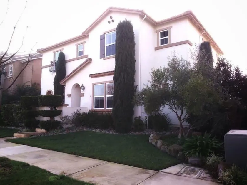 Luxury Custom Home in Oakdale Parkview - Image 1