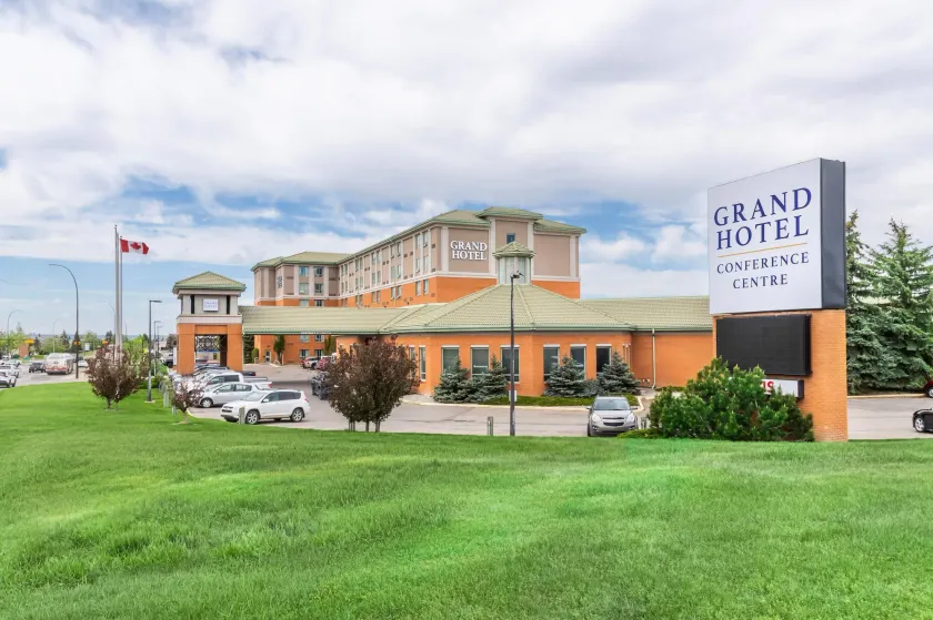 Grand Hotel & Conference Centre Calgary Airport, an Ascend Collection Hotel - Image 1