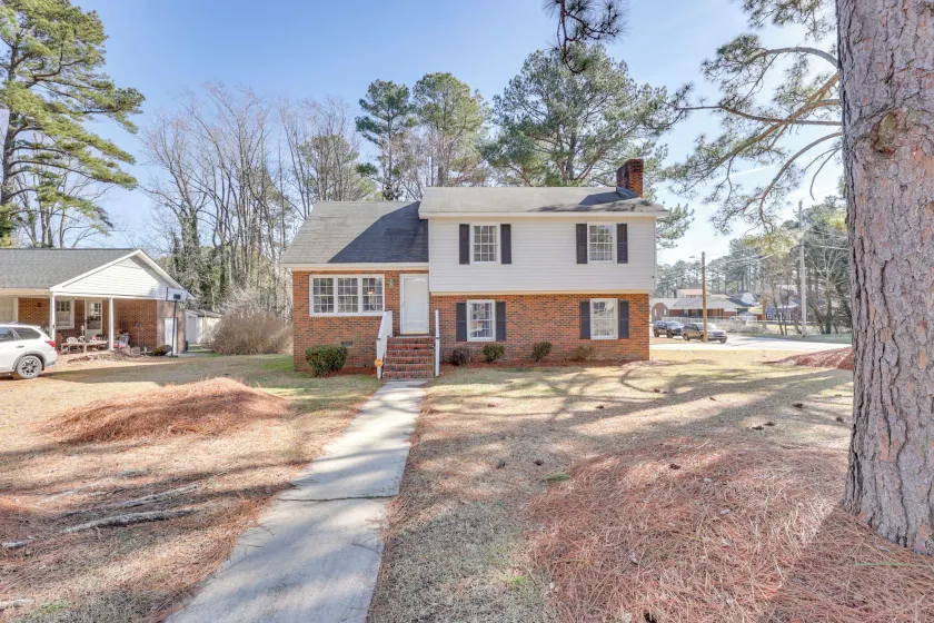 4 Mi to Dtwn: Home w/ Deck & Yard in Wilson - Image 1