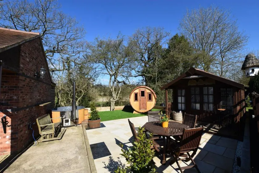 Oak tree stables cottage - Image 1