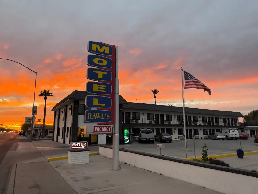 Rawls Motel Near Phoenix Airport - Image 1
