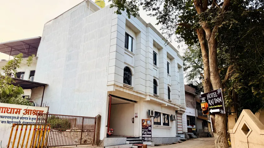 Hotel Raj Inn - Image 1