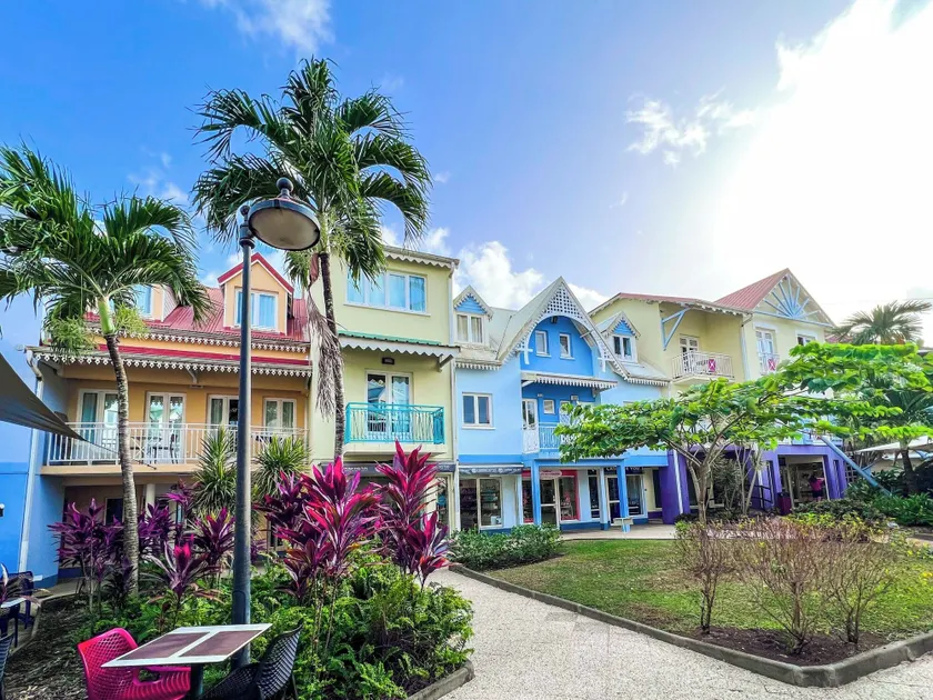 Village Creole - Image 1
