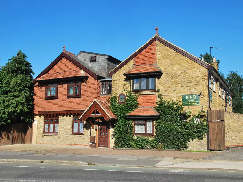 Oakwood Bed and Breakfast Heathrow - Image 1