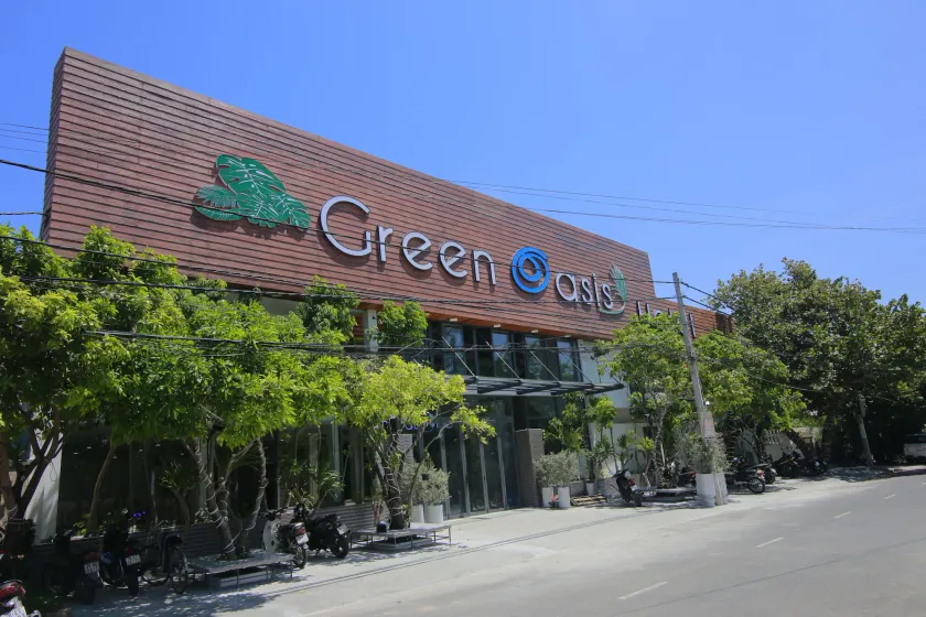 Green Oasis Hotel - Image 1