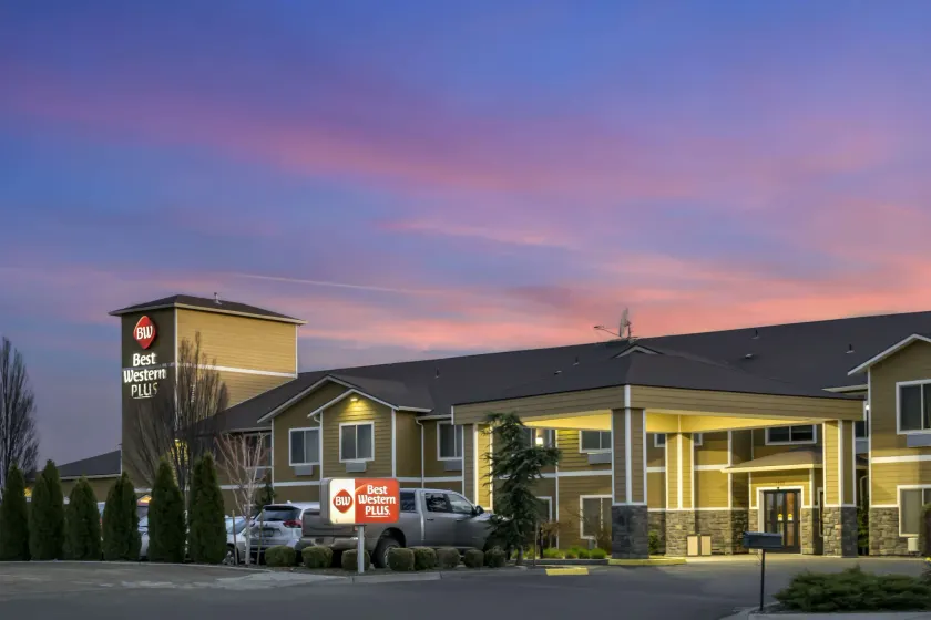 Best Western Plus Grapevine Inn - Image 1