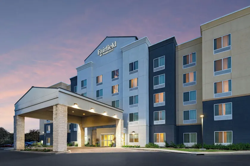 Fairfield Inn and Suites by Marriott San Antonio Northeast / Schertz / RAFB - Image 1