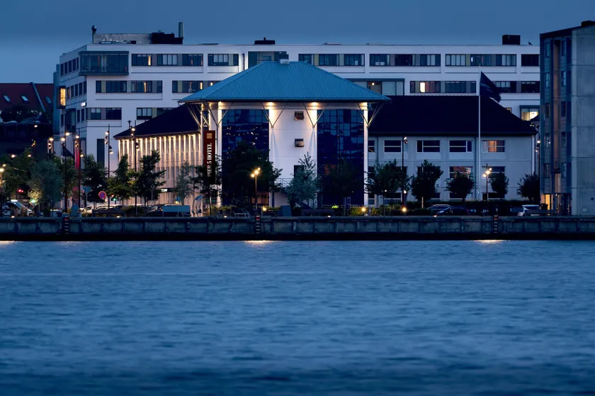 Pier 5 Hotel - Image 1