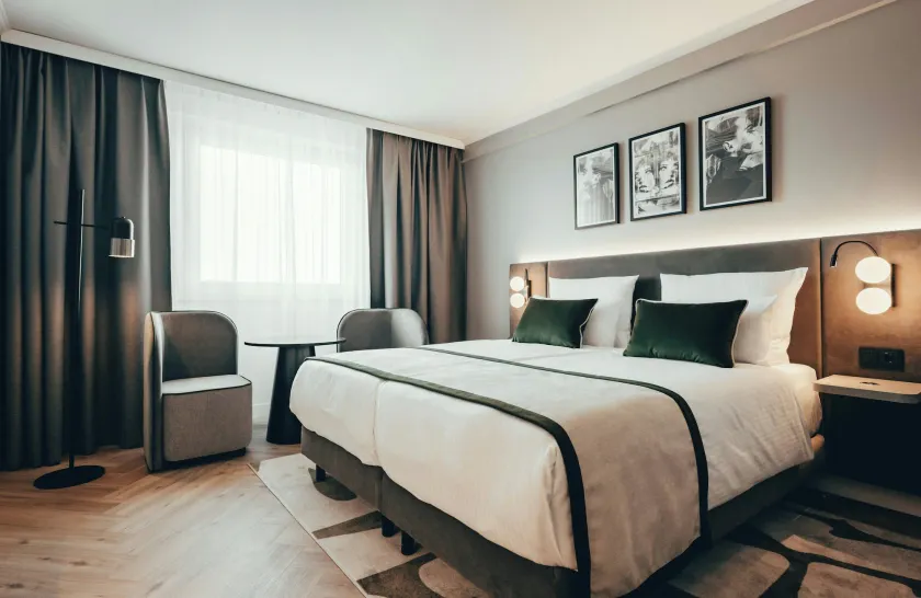 Leonardo Hotel Köln - Image 1