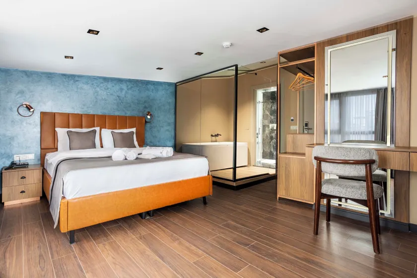Marlon Hotel - Image 1