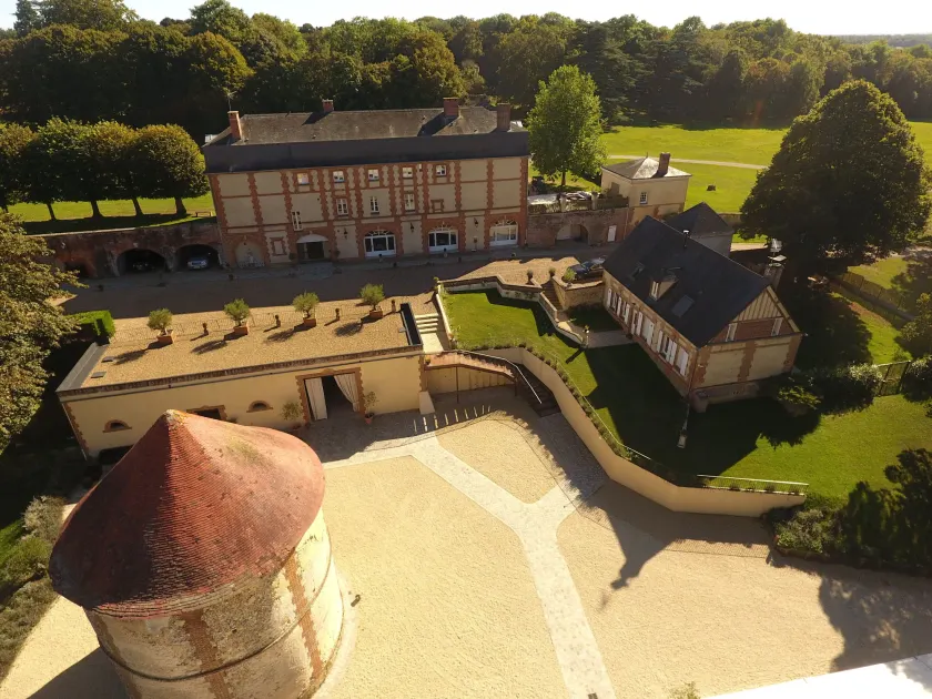 Le Domaine de Montchevreuil - Image 1