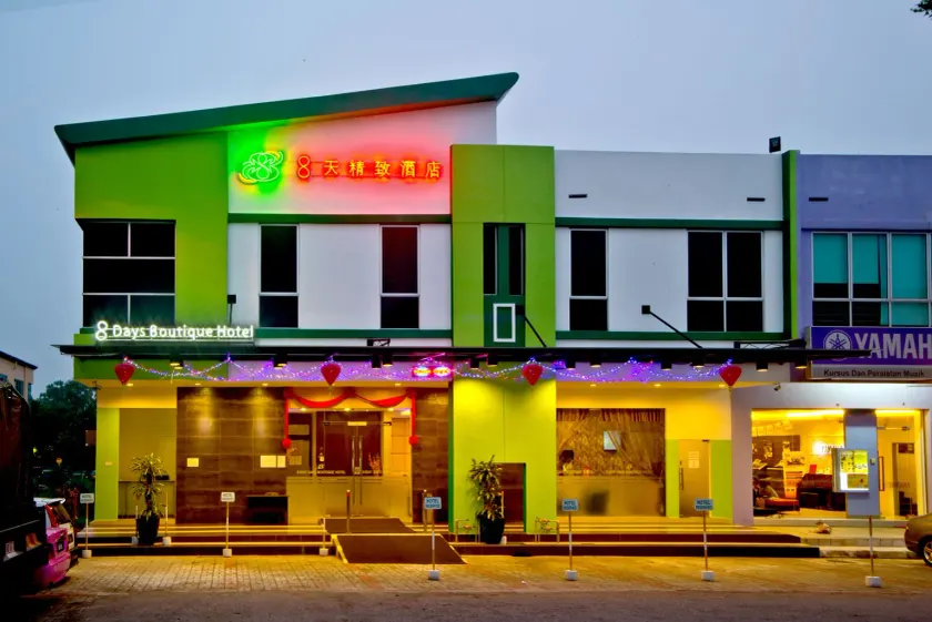 Eight Days Boutique Hotel - Impian Emas - Image 1