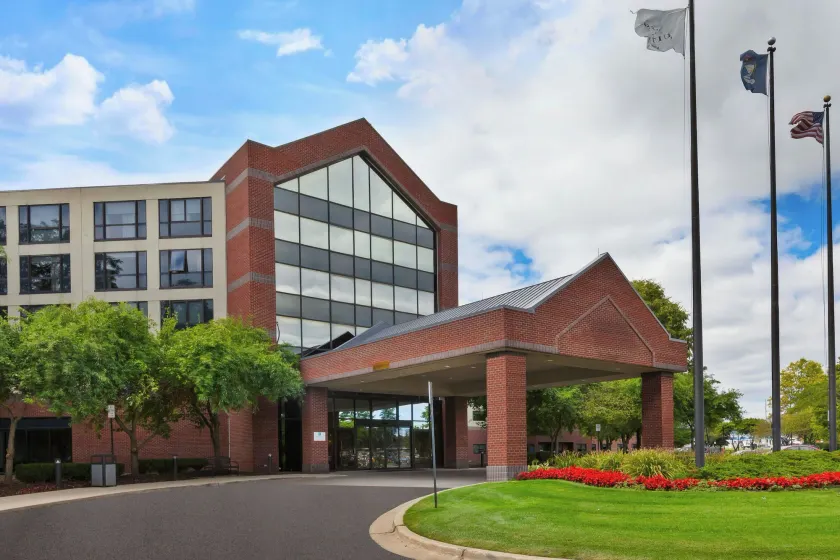 Hotel Auburn Hills - Image 1