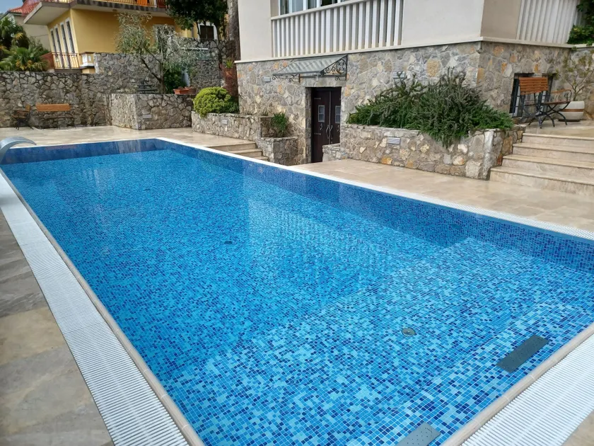 Hotel Abalone - Image 1