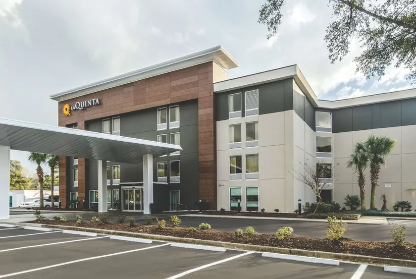 La Quinta Inn & Suites by Wyndham Myrtle Beach - N Kings Hwy - Image 1