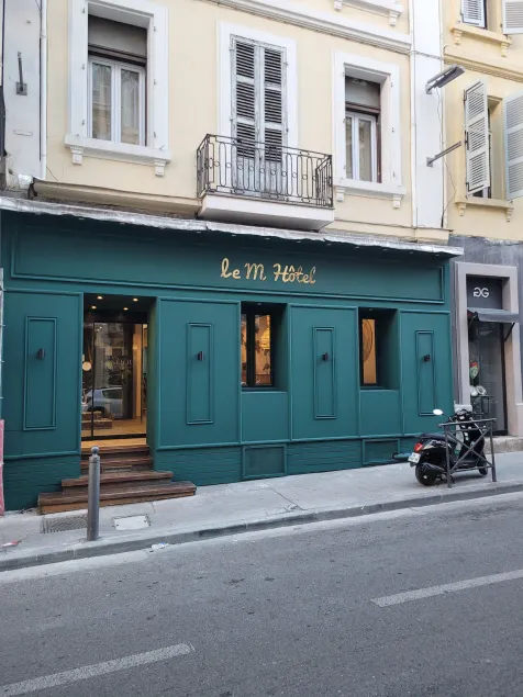 Le M Hôtel - Image 1