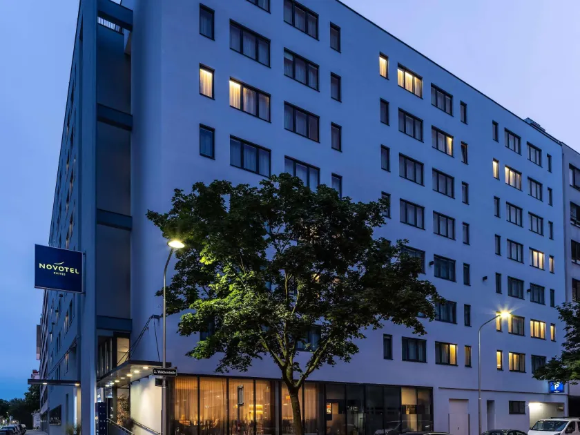 Novotel Suites Wien City Donau - Image 1