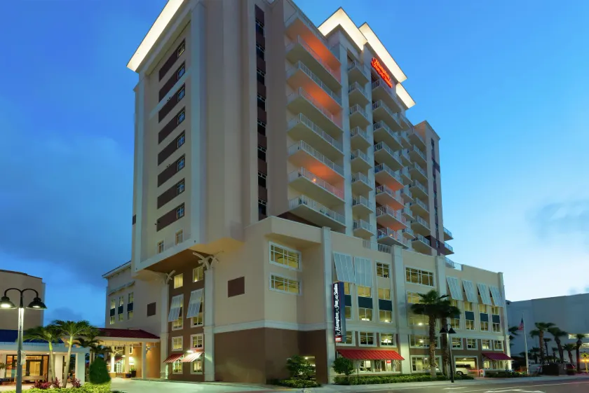 Hampton Inn & Suites Clearwater Beach - Image 1