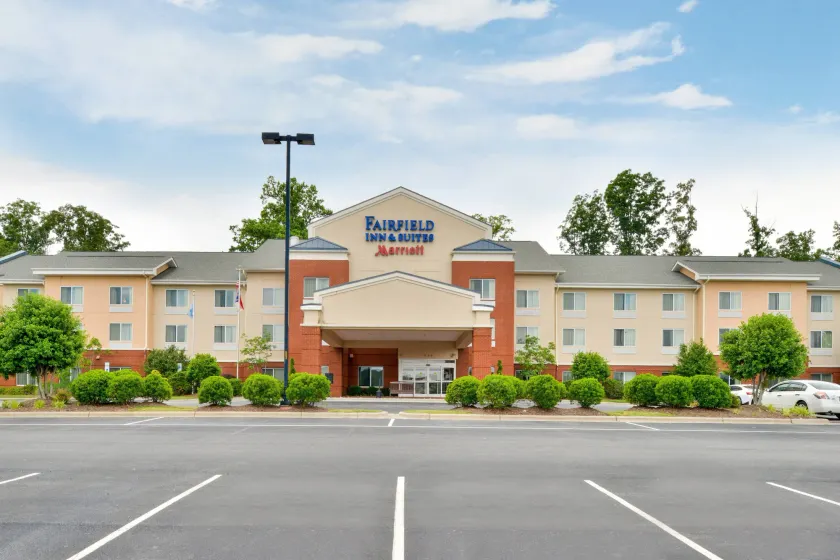 Fairfield Inn and Suites by Marriott Asheboro - Image 1