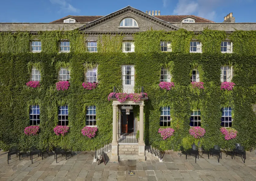 Angel Hotel - Image 1