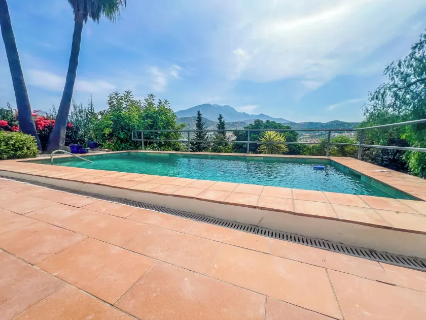 Cd-1383 Three Bedroom Villa With Pool - Image 1