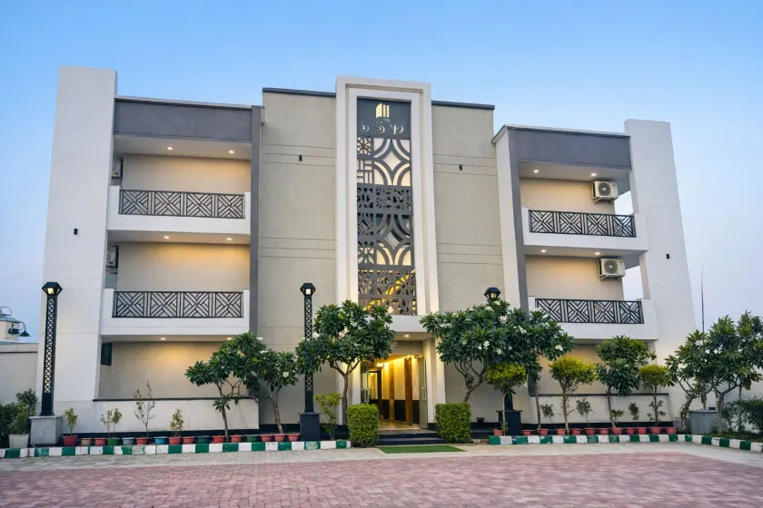 Hotel Shree Sadhna - Image 1