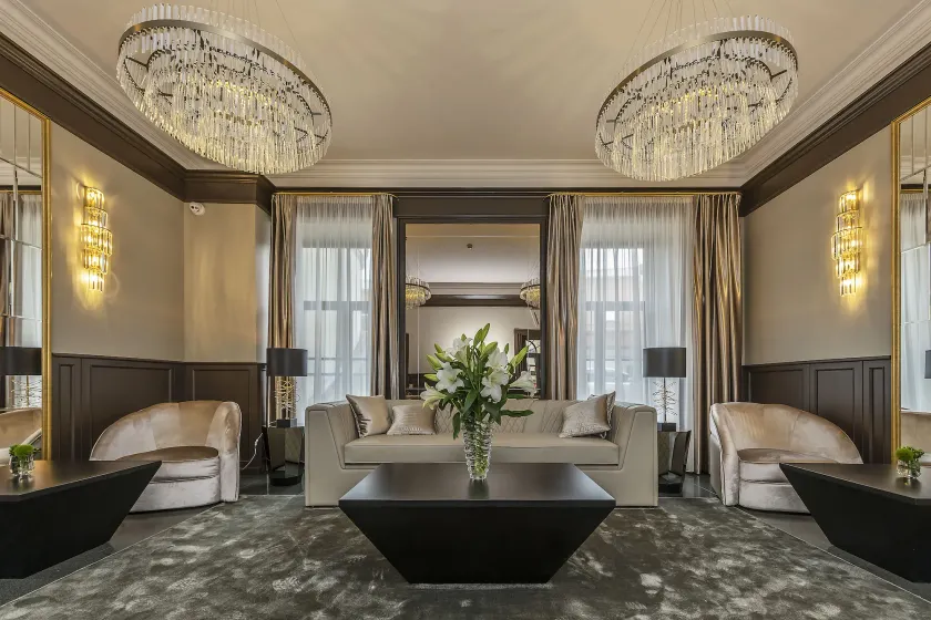 St Palace Hotel - Image 1