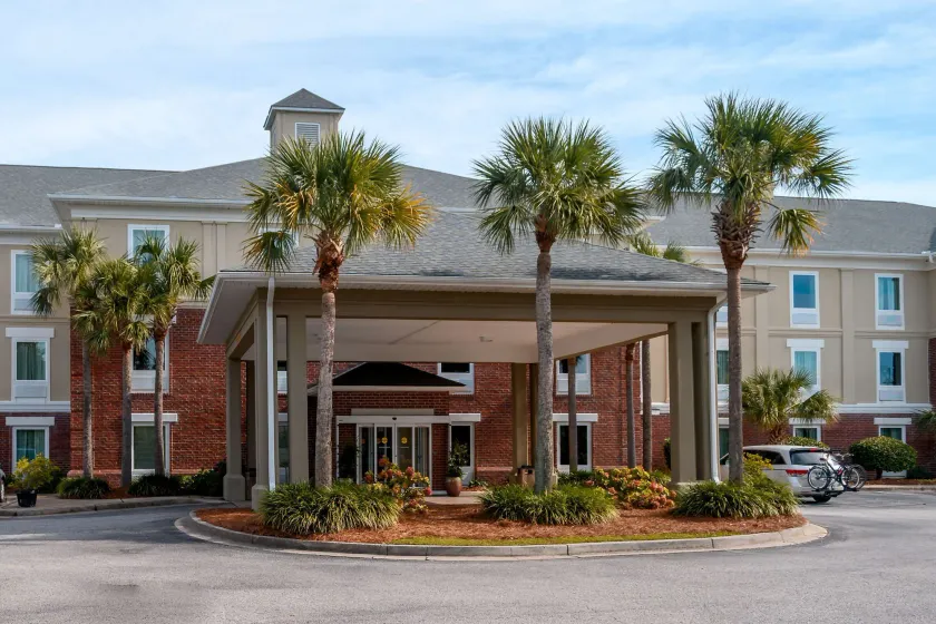 Comfort Inn & Suites Patriots Point - Image 1