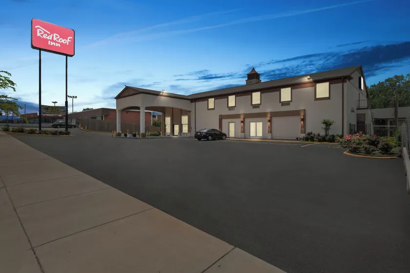 Red Roof Inn Memphis - Graceland Airport - Image 1